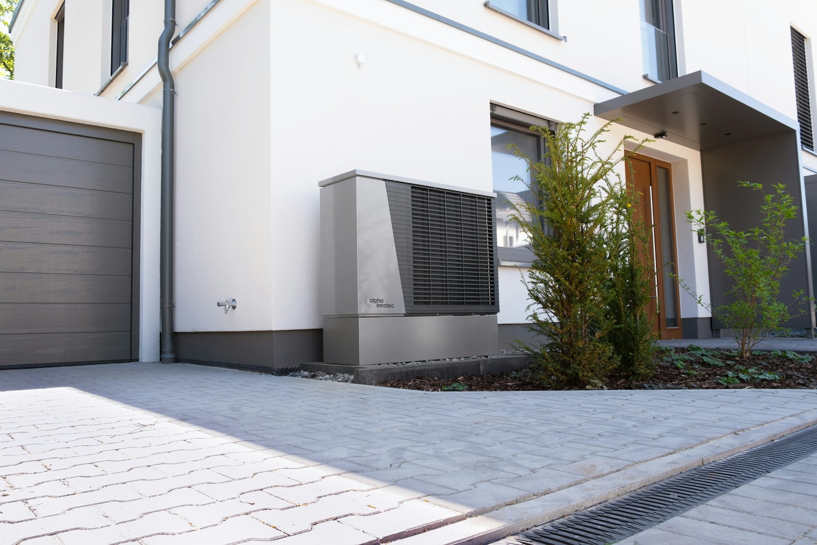 A heat pump beside a real house. This European installation illustrates equipment context; it is not an installation guide or an endorsement.